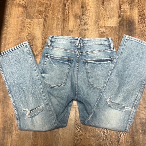 Good American CURVE FITTED HIP & THIGH -STRAIGHT LEG -Distressed KNEES SIZE 2/26 - Picture 4 of 11